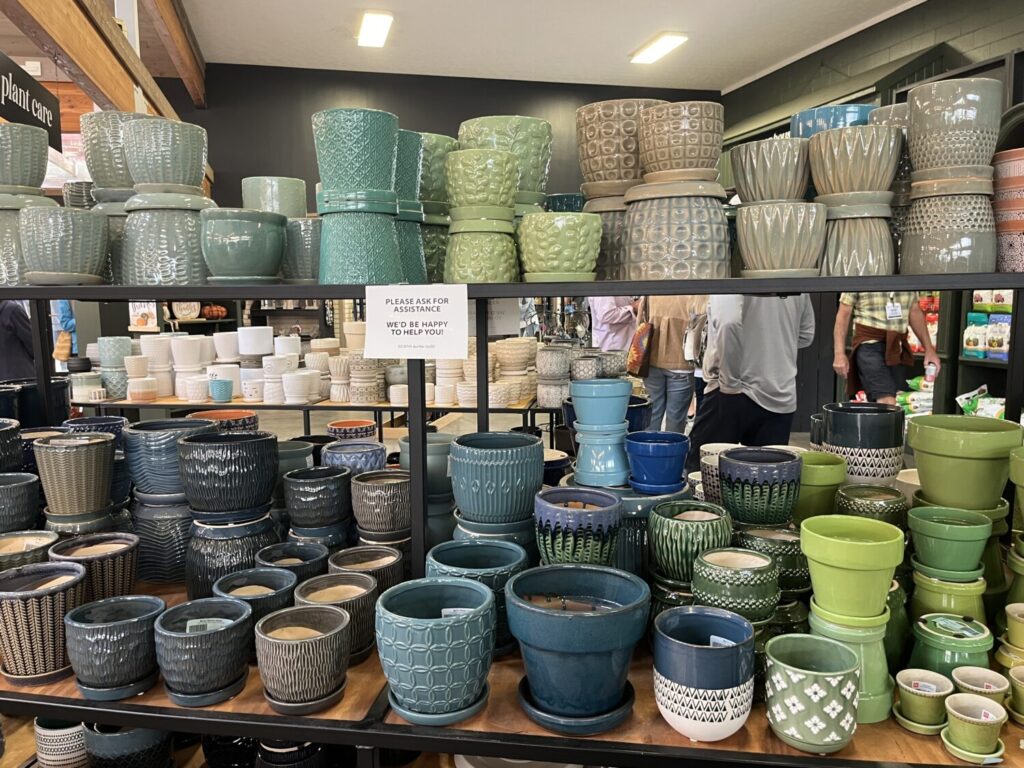 Pottery - Lawn & Garden Retailer