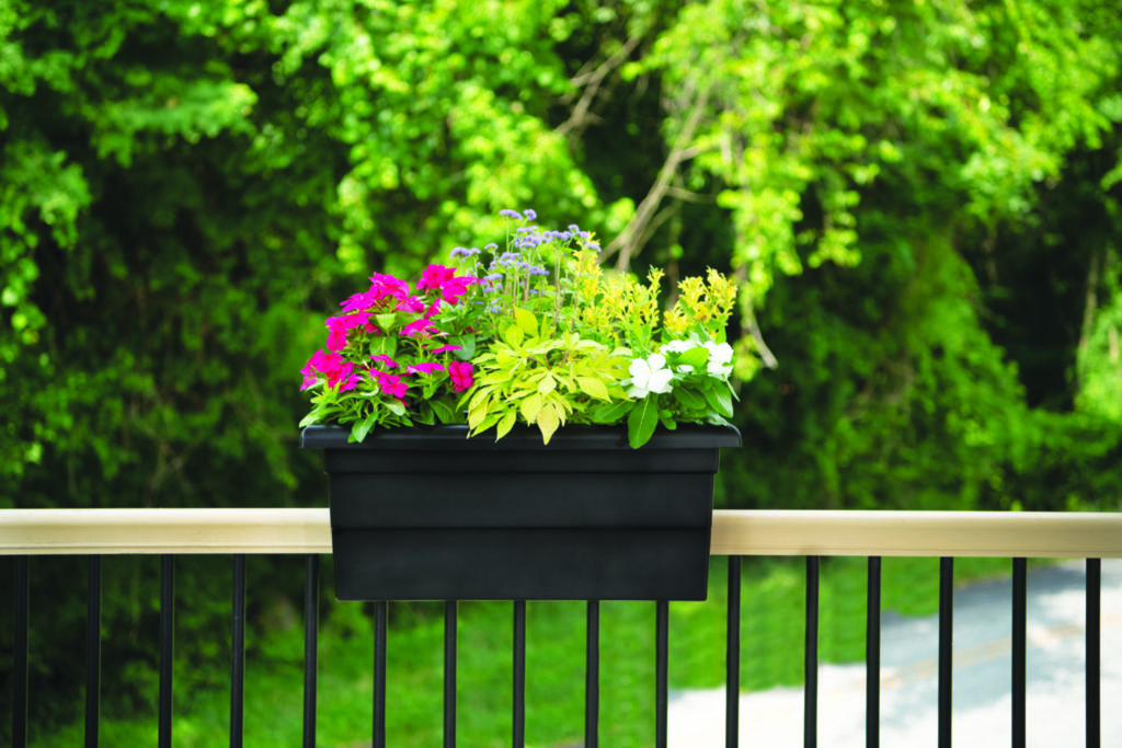 Novelty Manufacturing Rail Planters