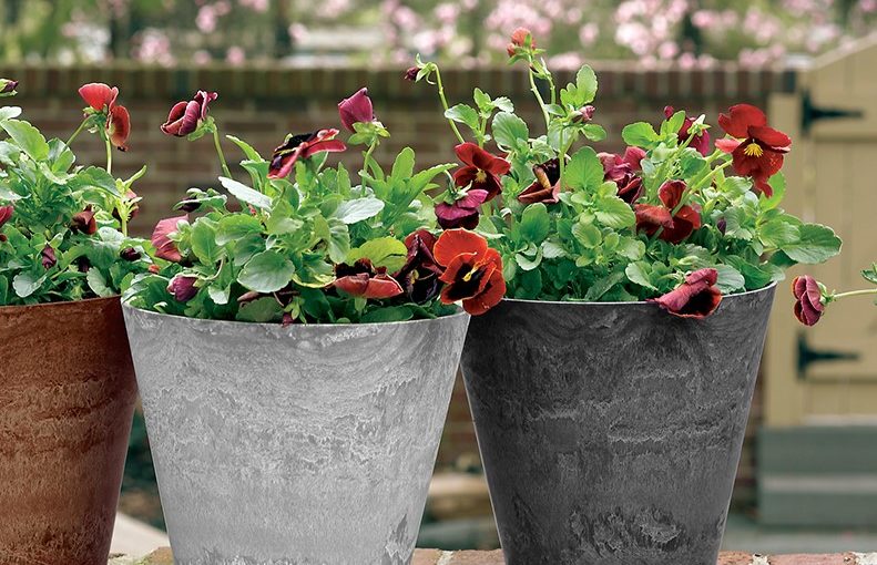 NOVELTY MANUFACTURING Black planters