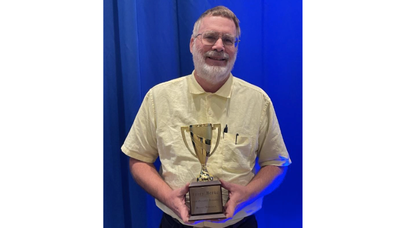 NGB, AAS award Terry Berke with Breeders’ Cup Award