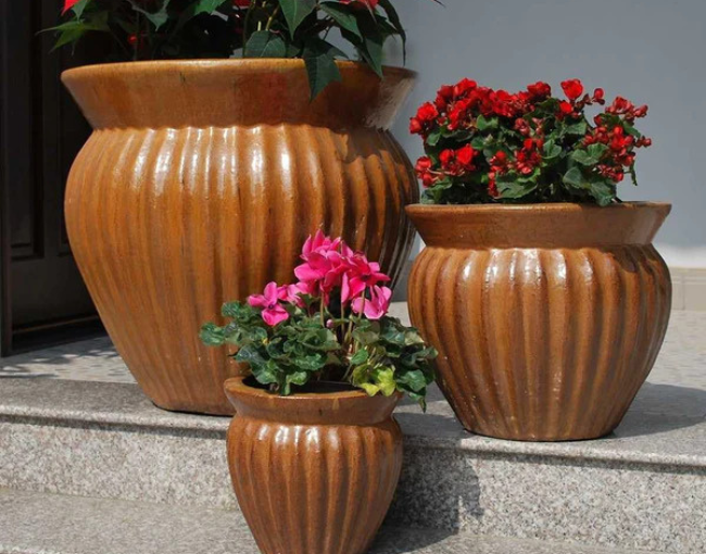 TTPottery_wide-ribbed-round-planter-set