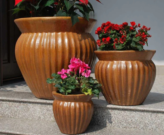 TTPottery_wide-ribbed-round-planter-set